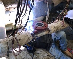 Welding onto a live pipeline with the use of heat blankets for heat input