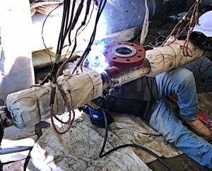 Welding onto a live pipeline with the use of heat blankets for heat input